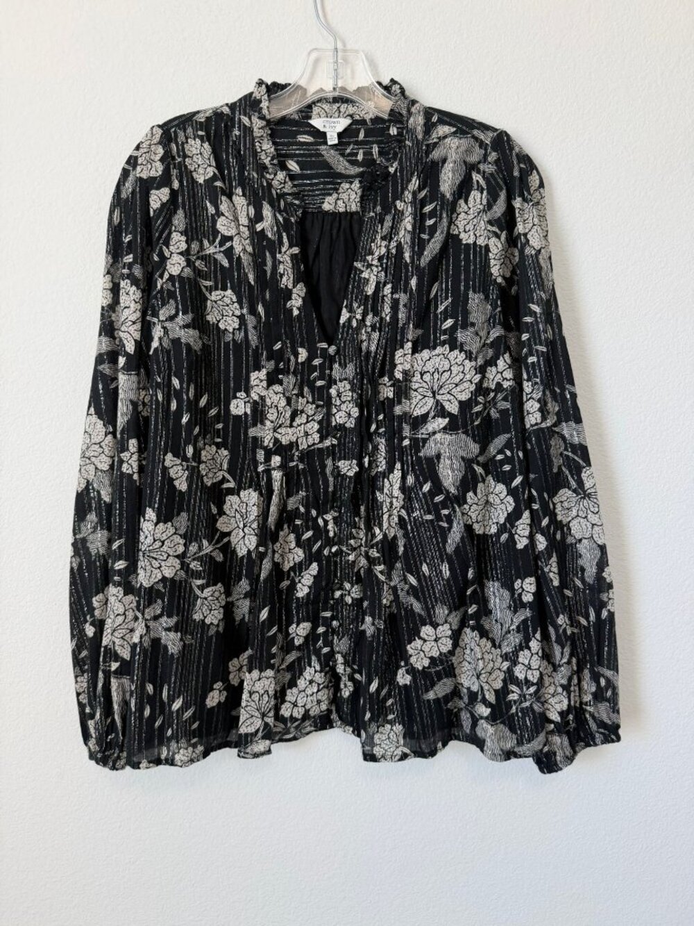 Crown & Ivy Long Sleeve V-Neck Black/White Floral Silver Striped Blouse Size XL